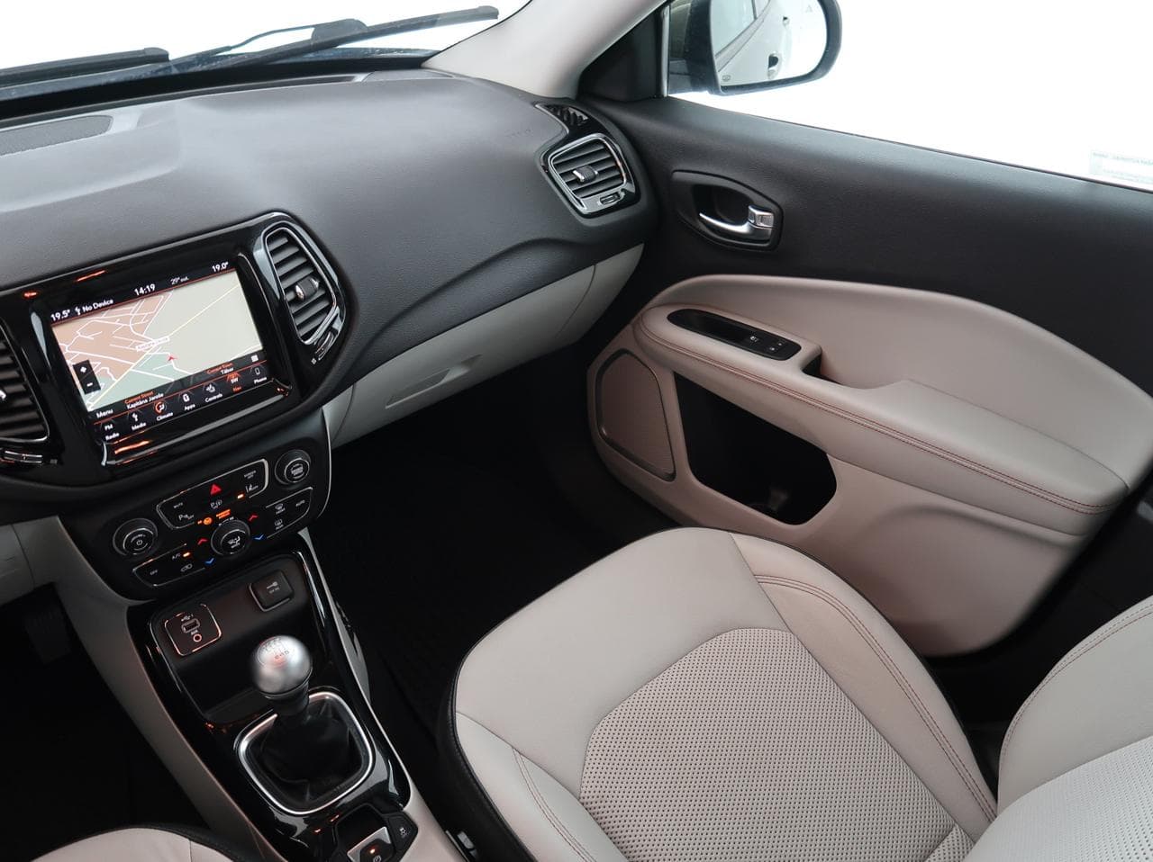 2019 Jeep COMPASS - 11