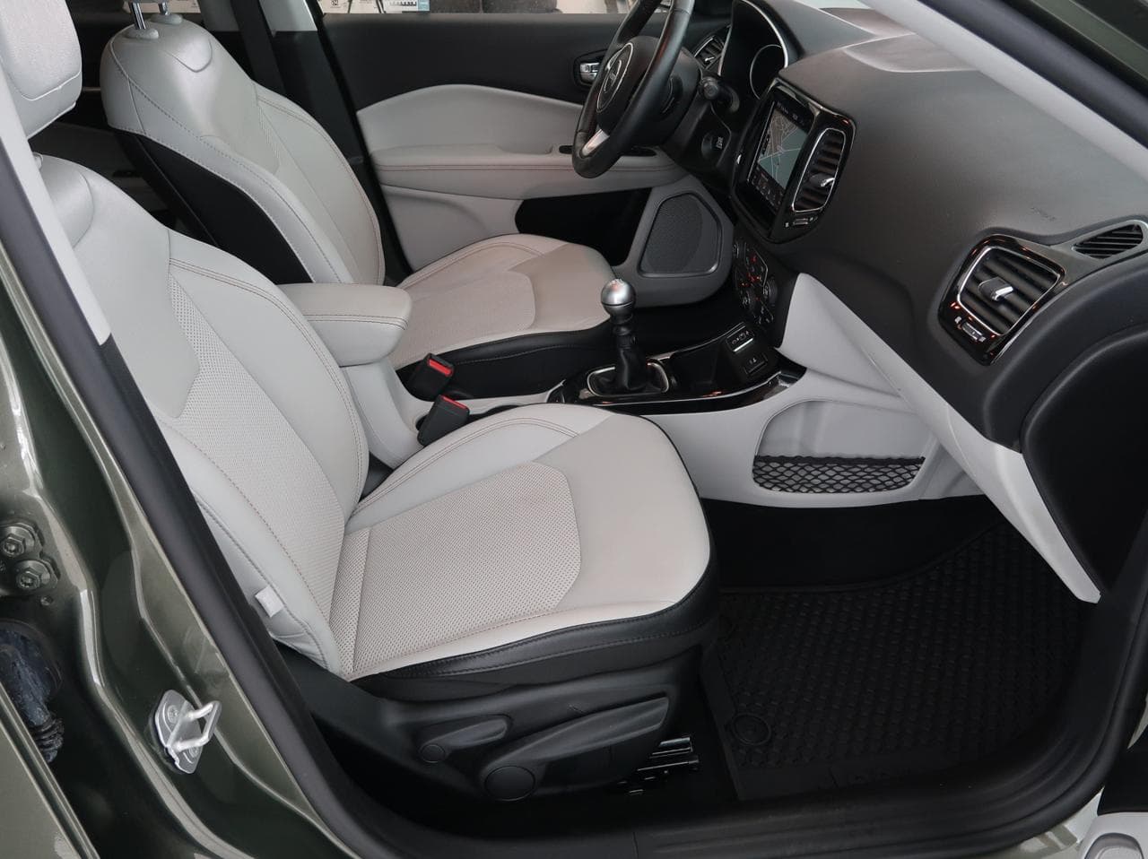 2019 Jeep COMPASS - 12