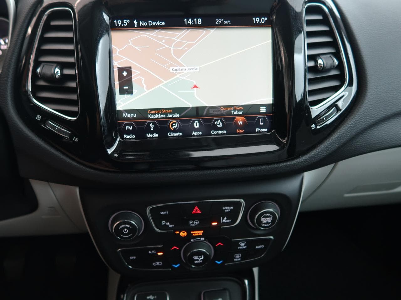 2019 Jeep COMPASS - 18