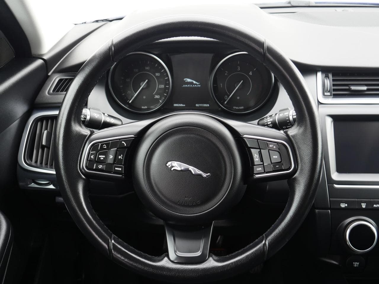 2018 Jaguar E-Pace - 16