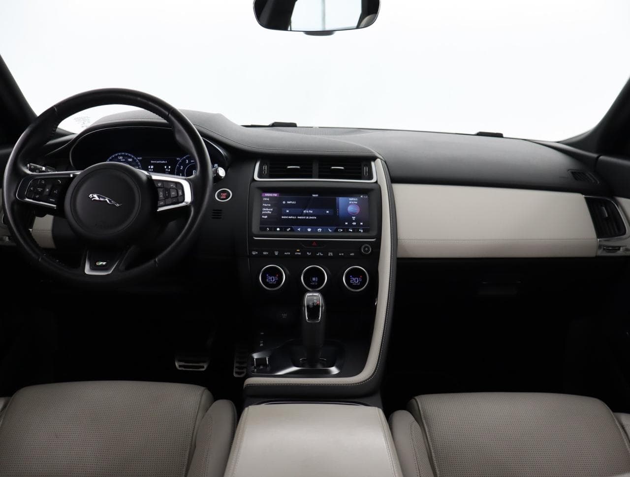 2019 Jaguar E-PACE - 10