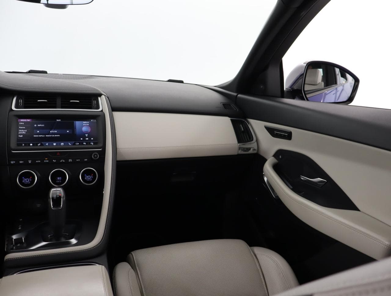 2019 Jaguar E-PACE - 11