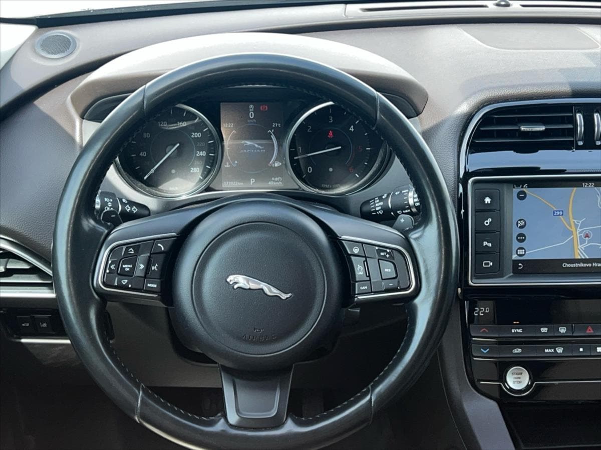 2017 Jaguar F-PACE - 28