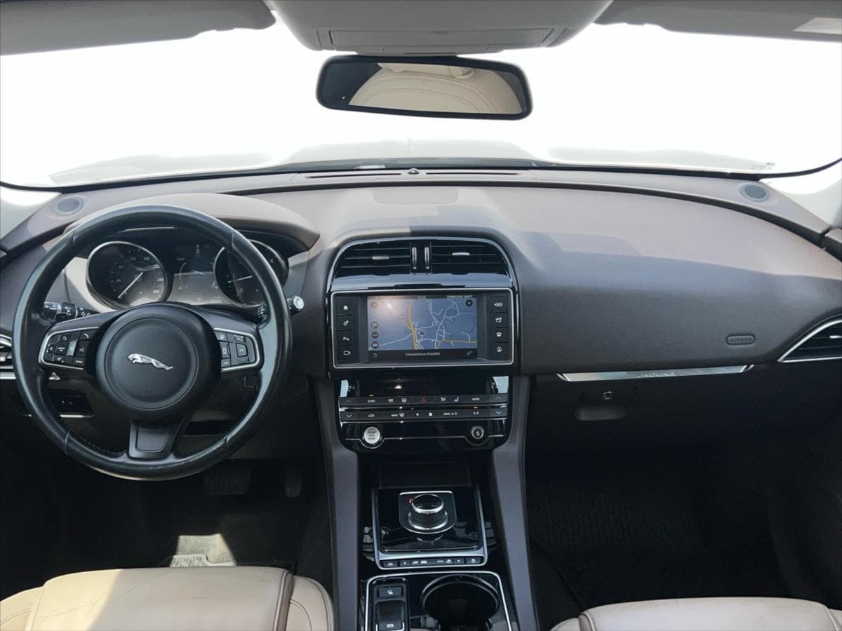 2017 Jaguar F-PACE - 8