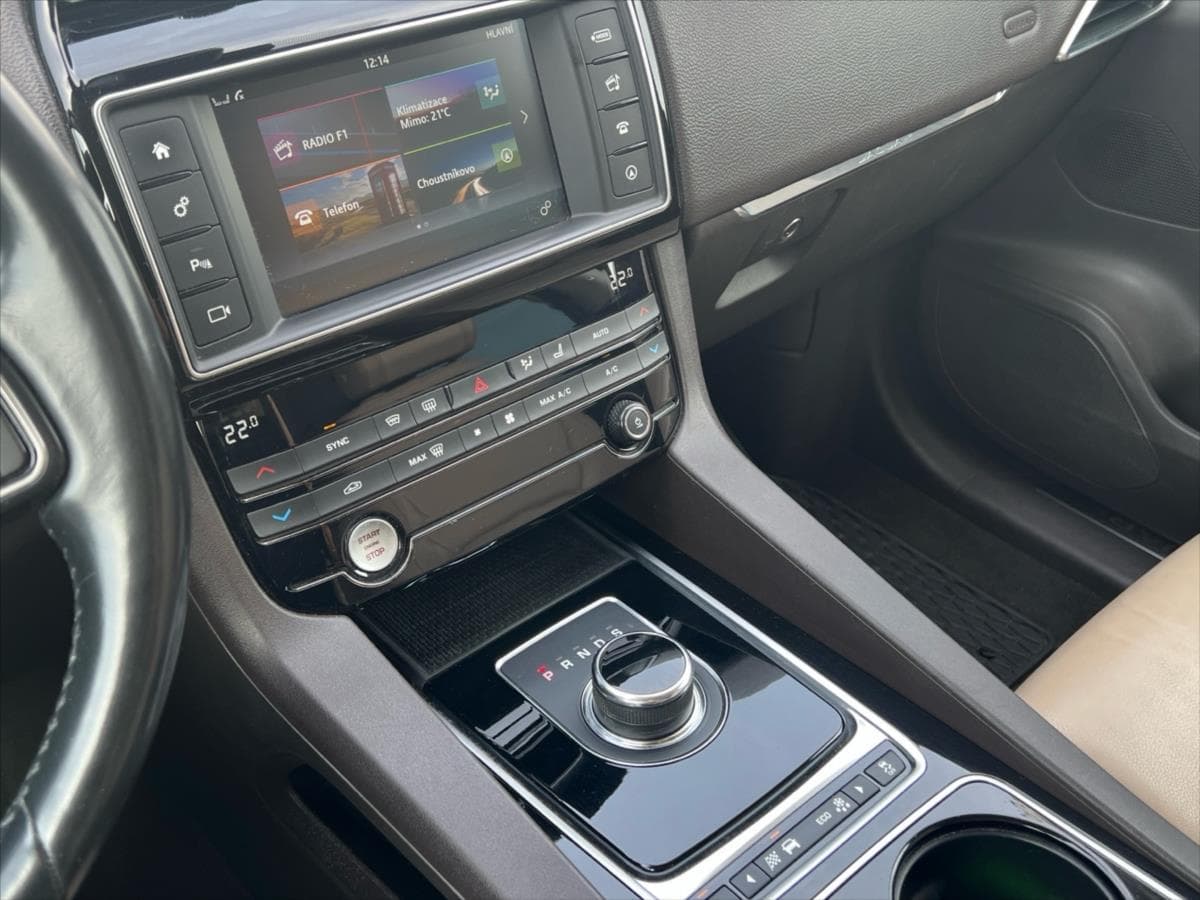 2017 Jaguar F-PACE - 33