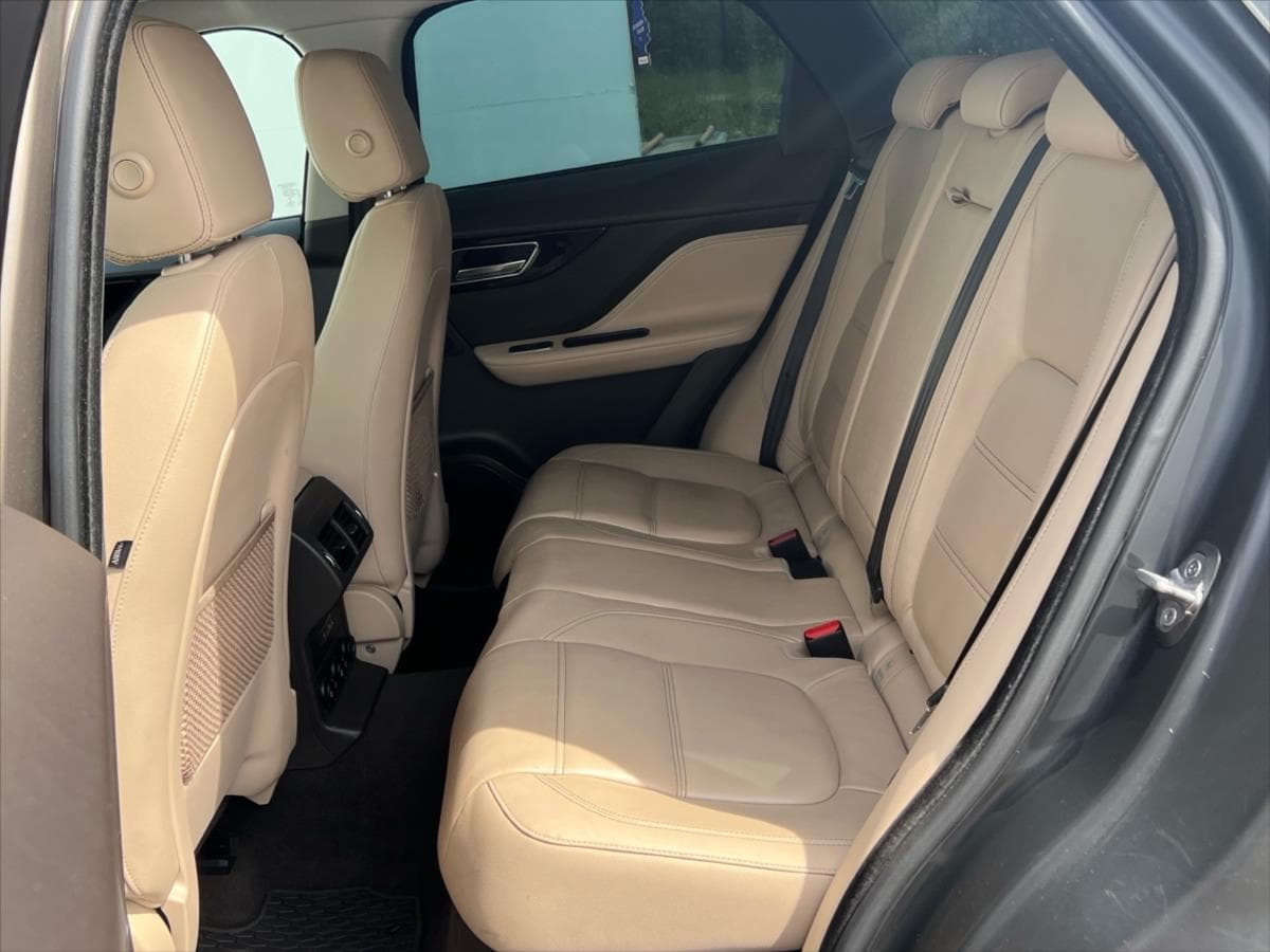 2017 Jaguar F-PACE - 24