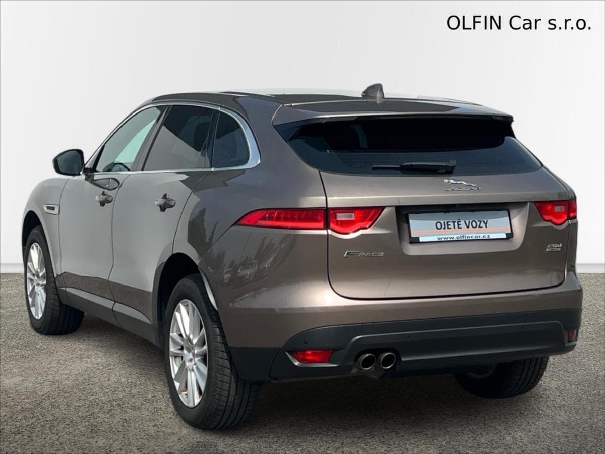 2017 Jaguar F-PACE - 16