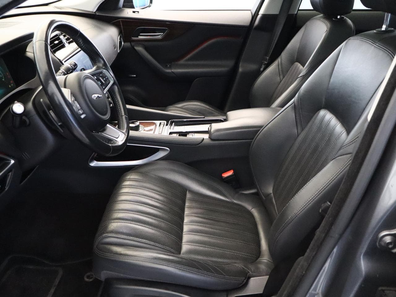 2017 Jaguar F-Pace - 14