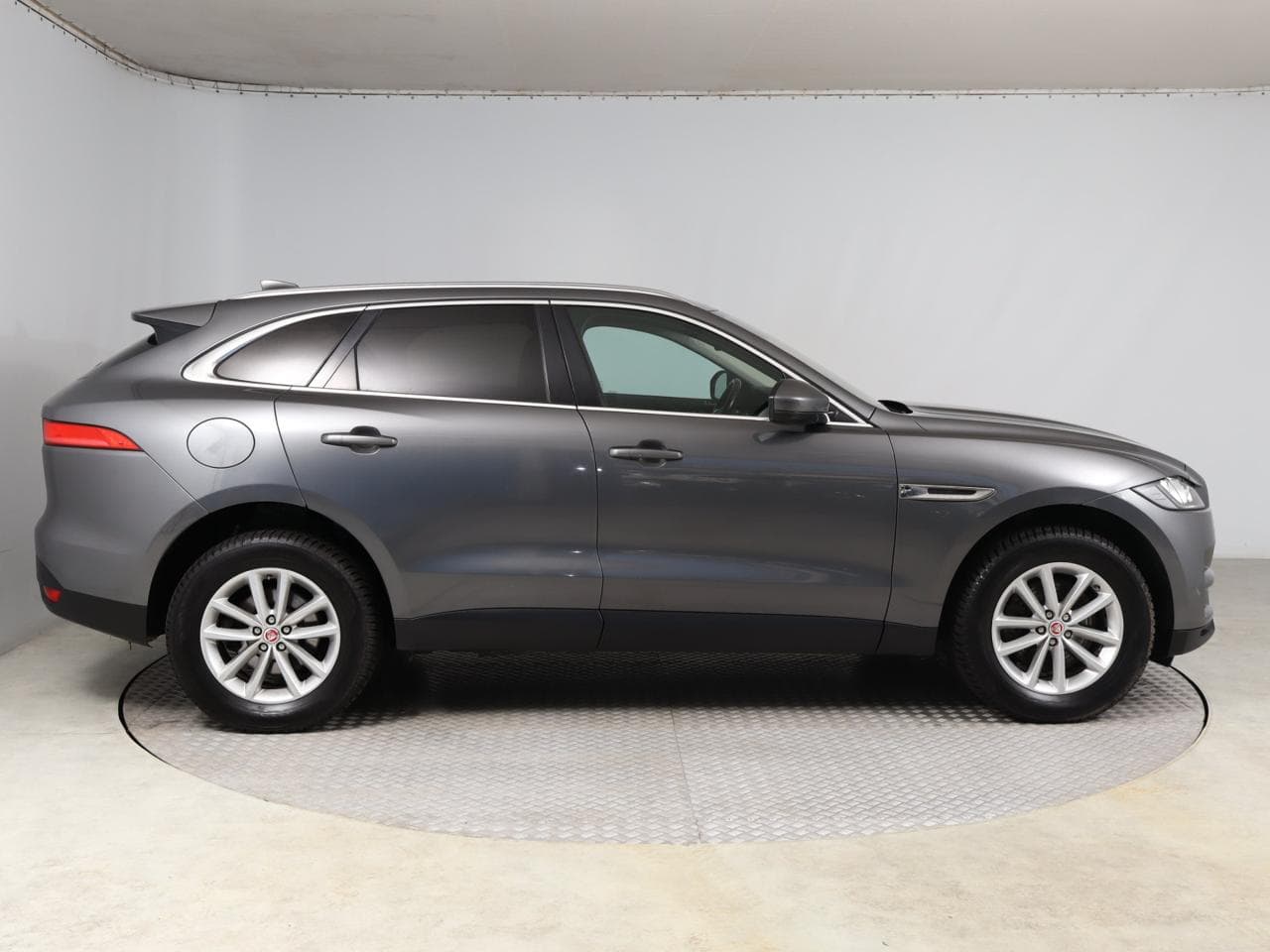 2017 Jaguar F-Pace - 8