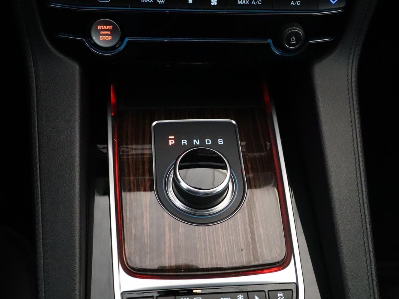 2017 Jaguar F-Pace - 17