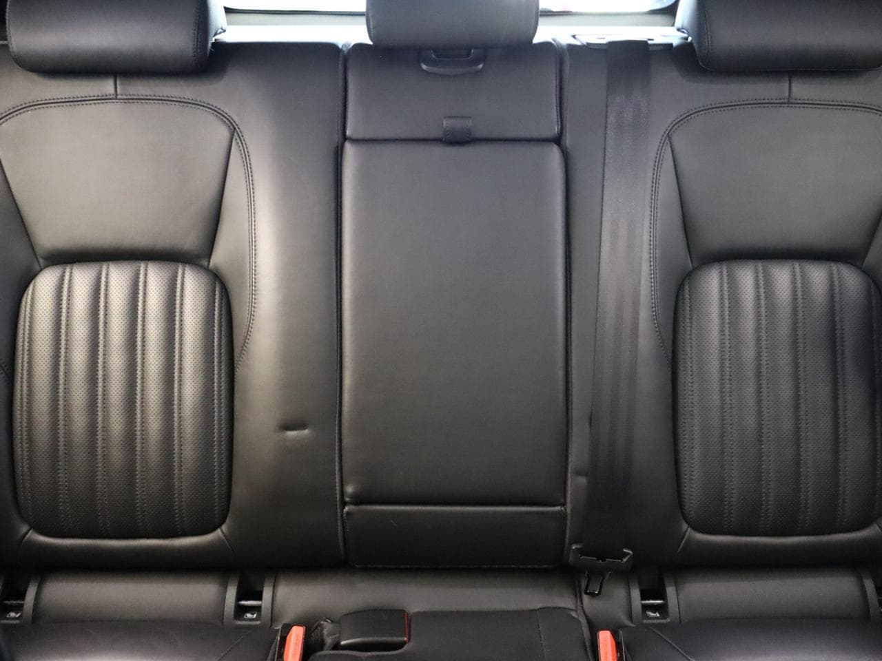 2017 Jaguar F-Pace - 12