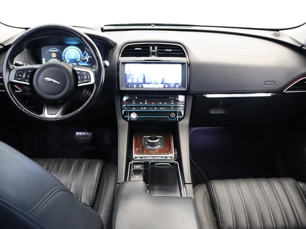 2017 Jaguar F-Pace - 9