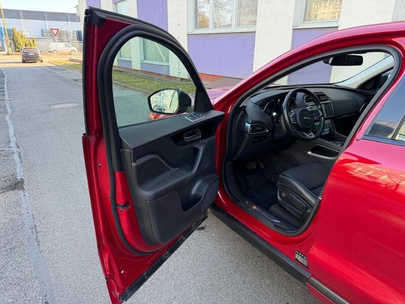 2016 Jaguar F-Pace - 8