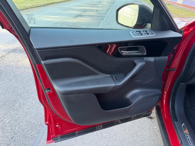 2016 Jaguar F-Pace - 9