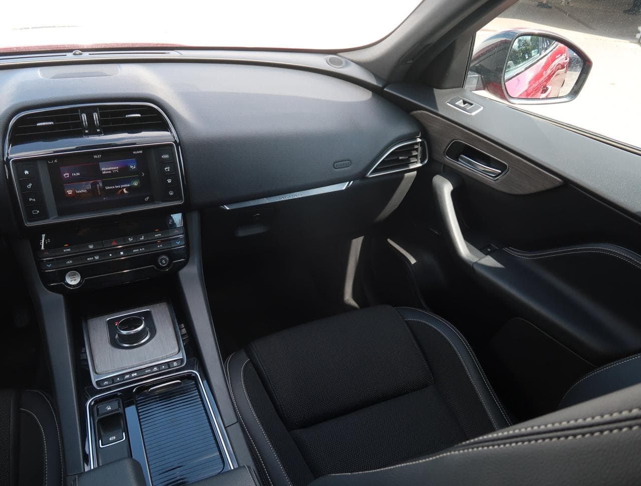 2017 Jaguar F-PACE - 11