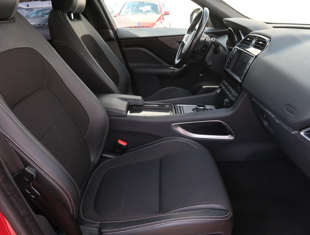 2017 Jaguar F-PACE - 12