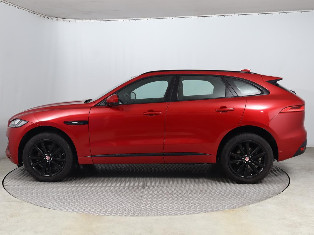 2017 Jaguar F-PACE - 4
