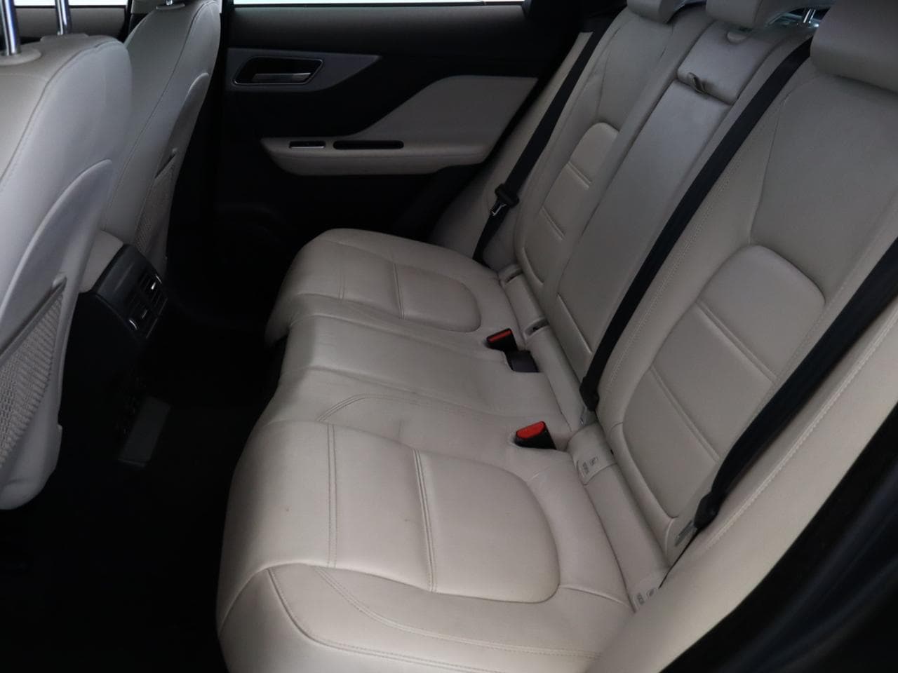 2016 Jaguar F-PACE - 13