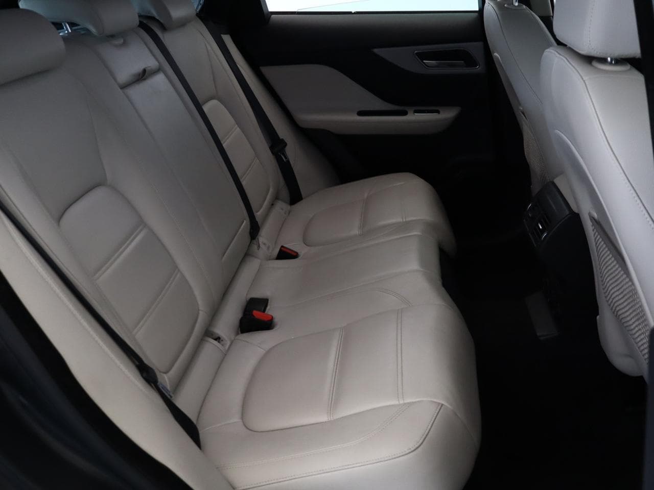 2016 Jaguar F-PACE - 11