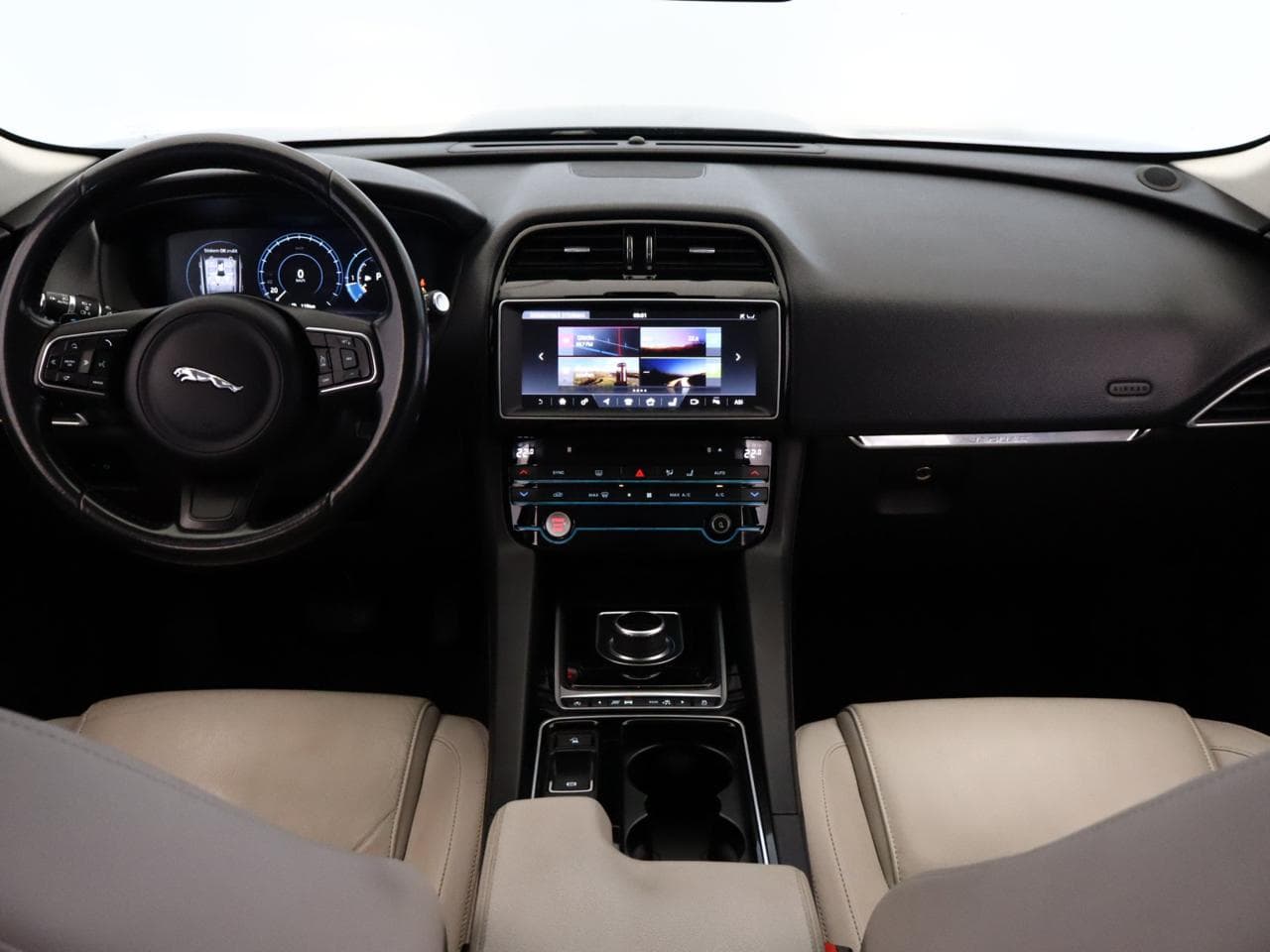 2016 Jaguar F-PACE - 9
