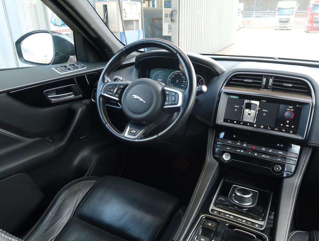 2018 Jaguar F-PACE - 9