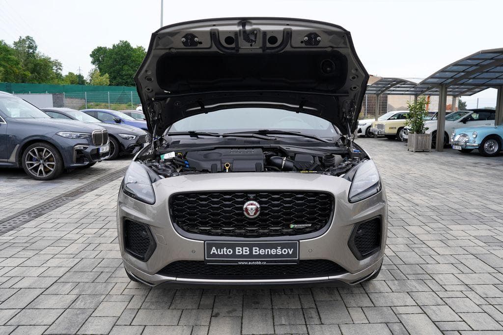 2021 Jaguar F-PACE - 25