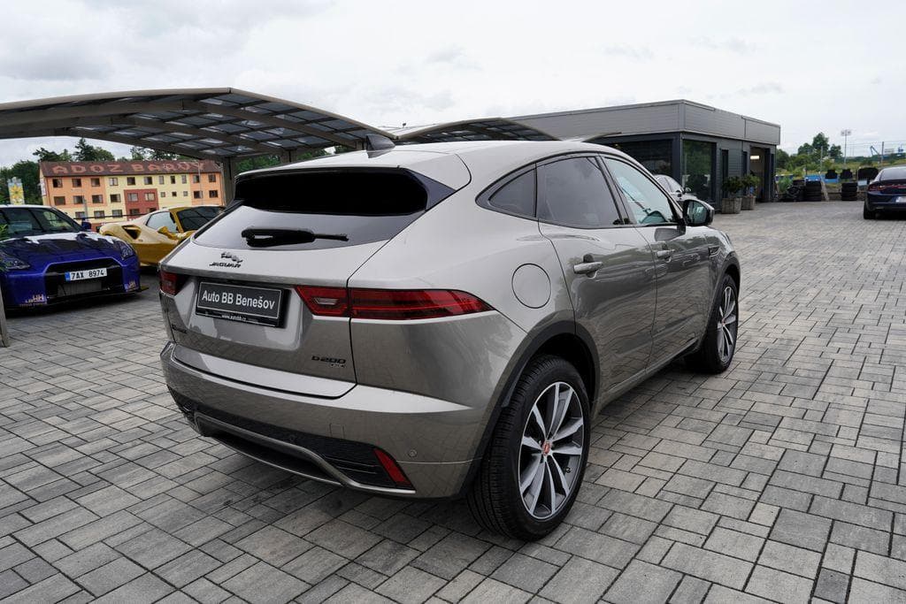 2021 Jaguar F-PACE - 16