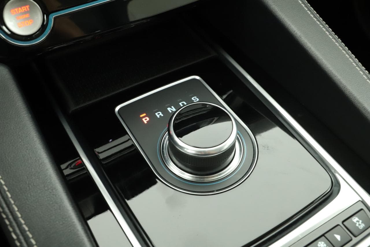 2017 Jaguar F-PACE - 16
