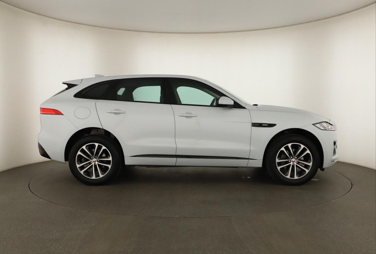 2017 Jaguar F-PACE - 8