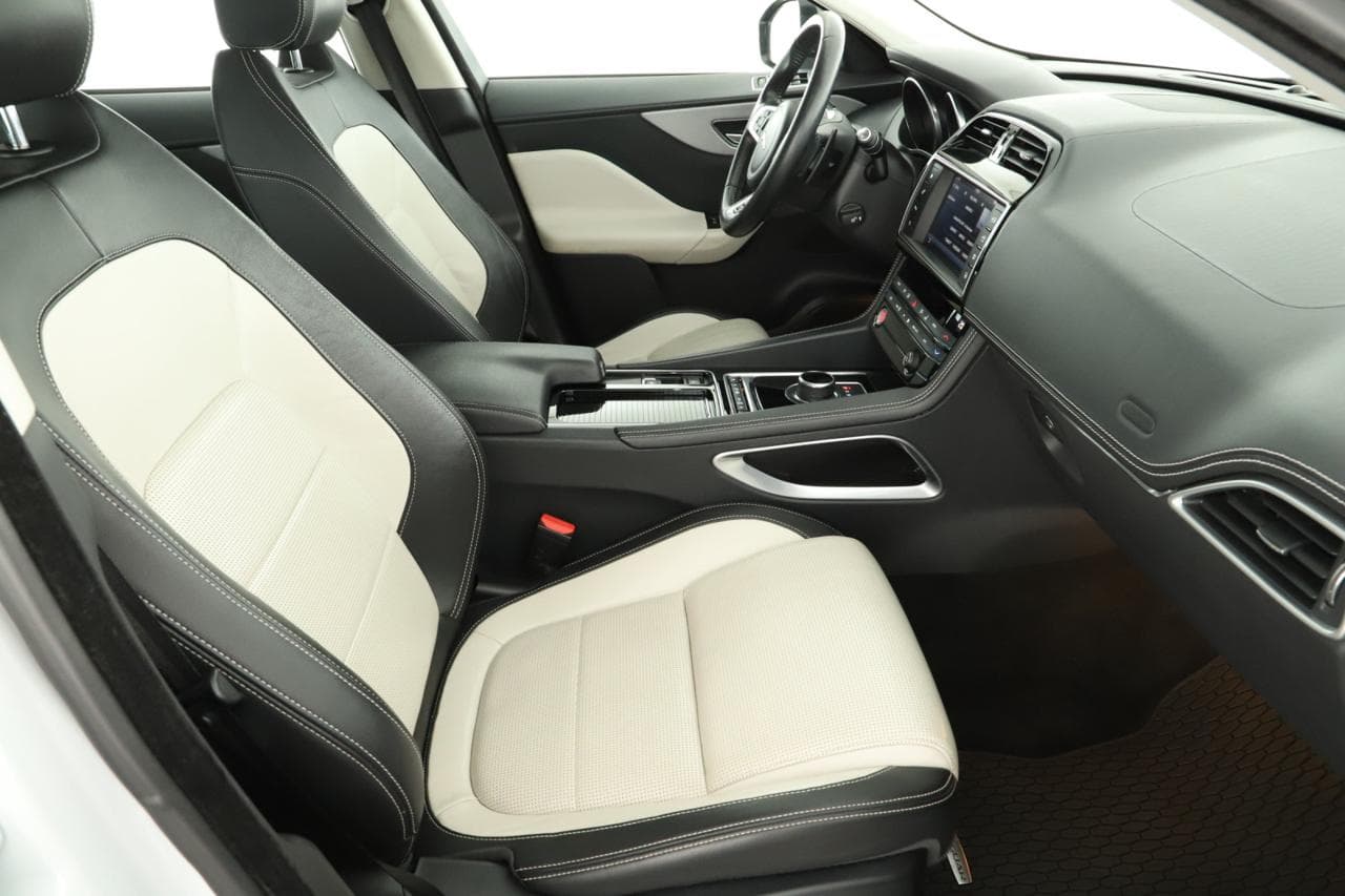 2017 Jaguar F-PACE - 10