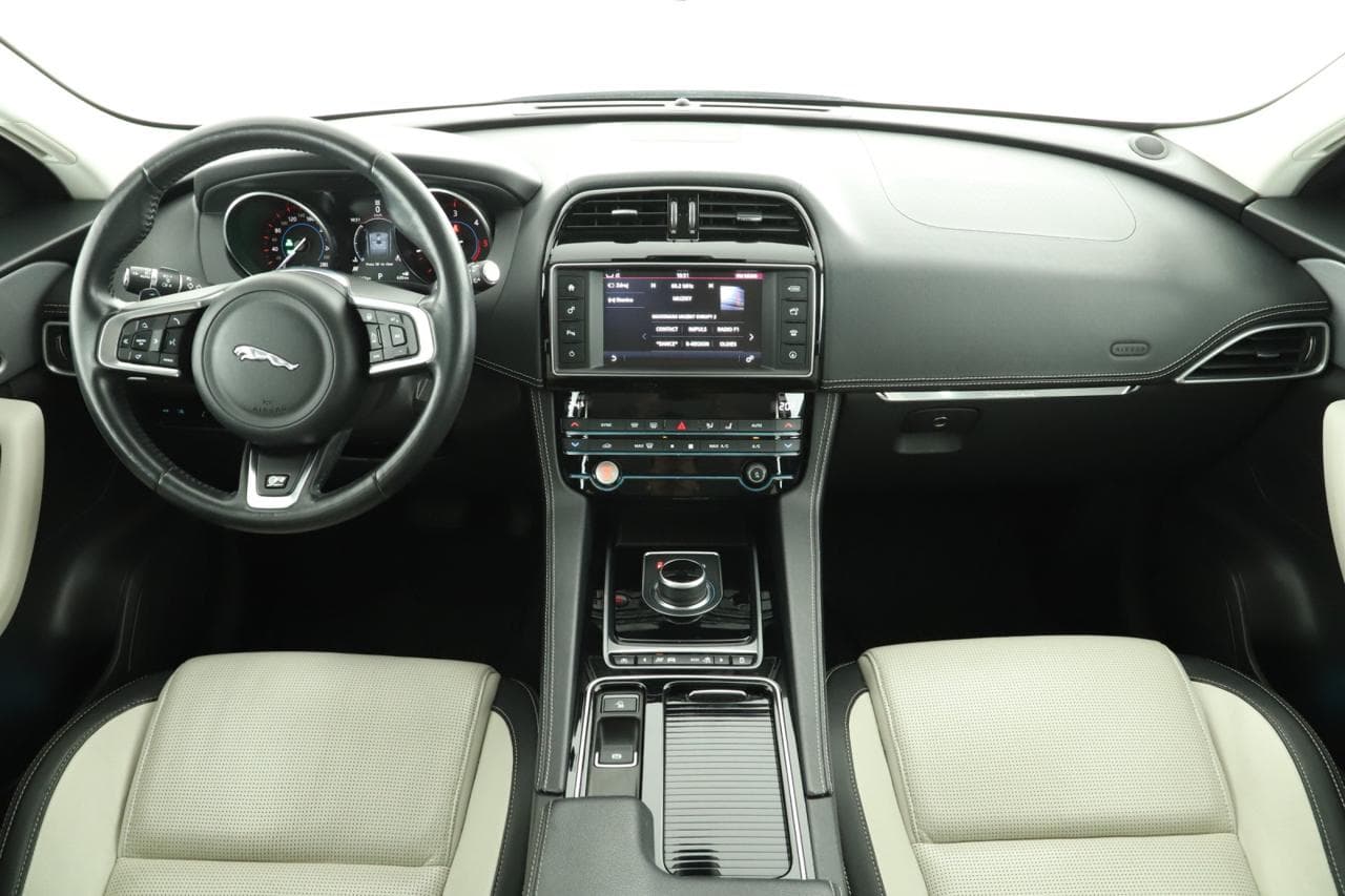 2017 Jaguar F-PACE - 9