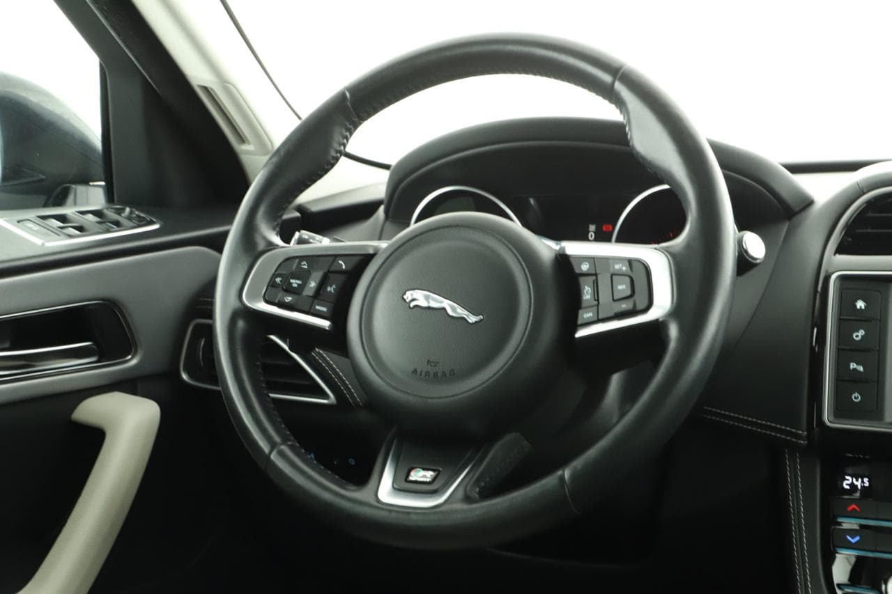 2017 Jaguar F-PACE - 14
