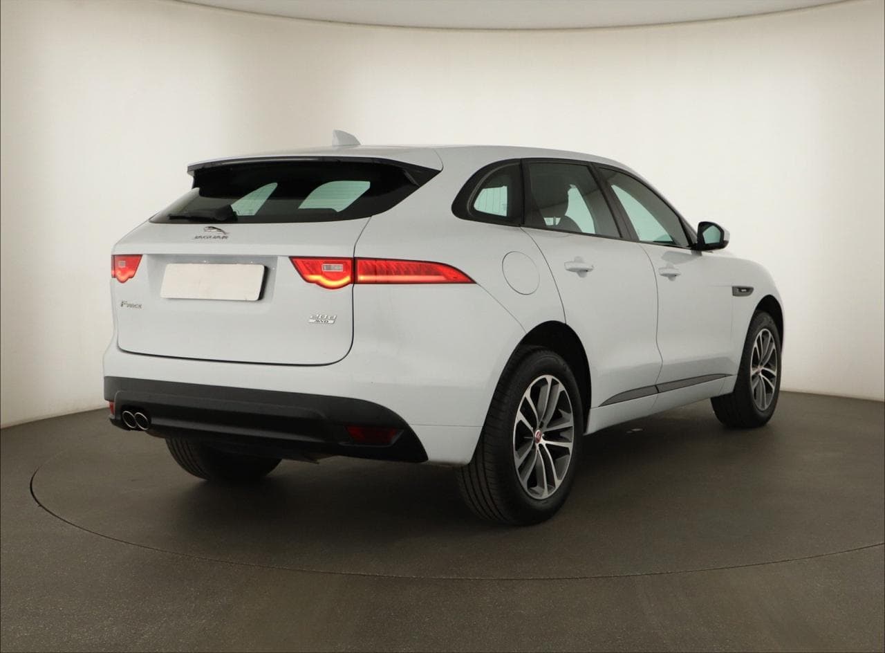 2017 Jaguar F-PACE - 7