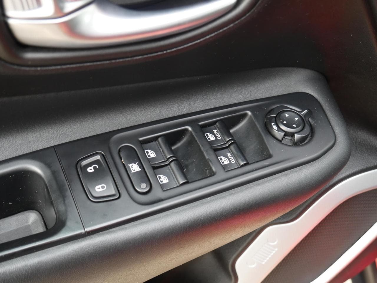 2016 Jeep Renegade - 18