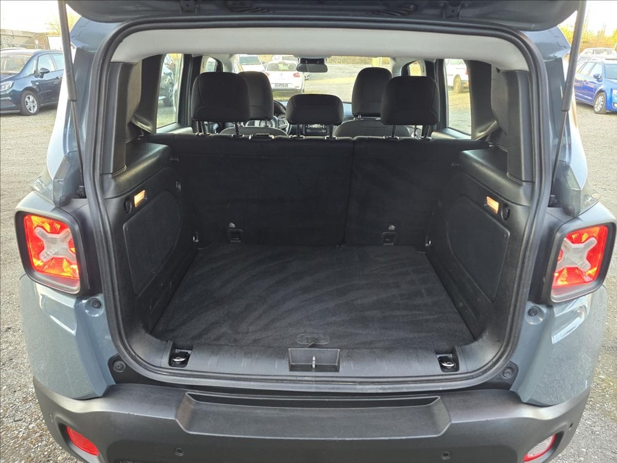 2015 Jeep Renegade - 14