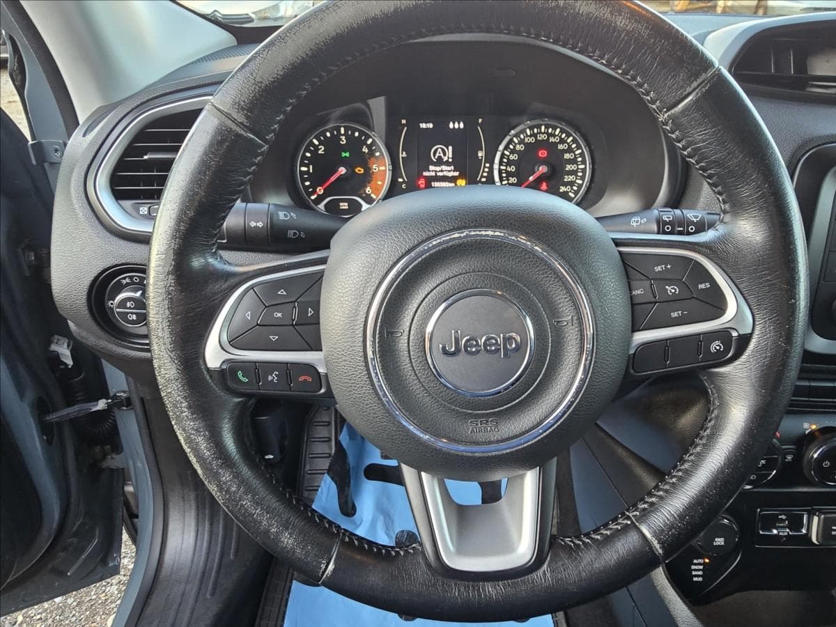 2015 Jeep Renegade - 19