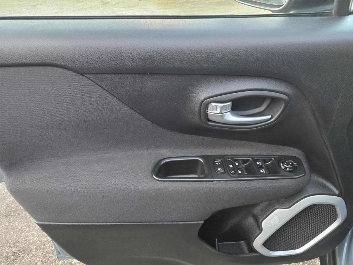 2015 Jeep Renegade - 10