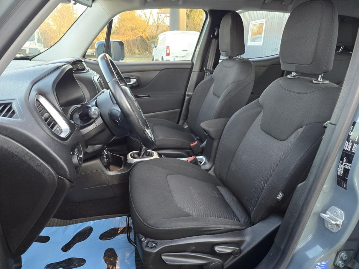 2015 Jeep Renegade - 11