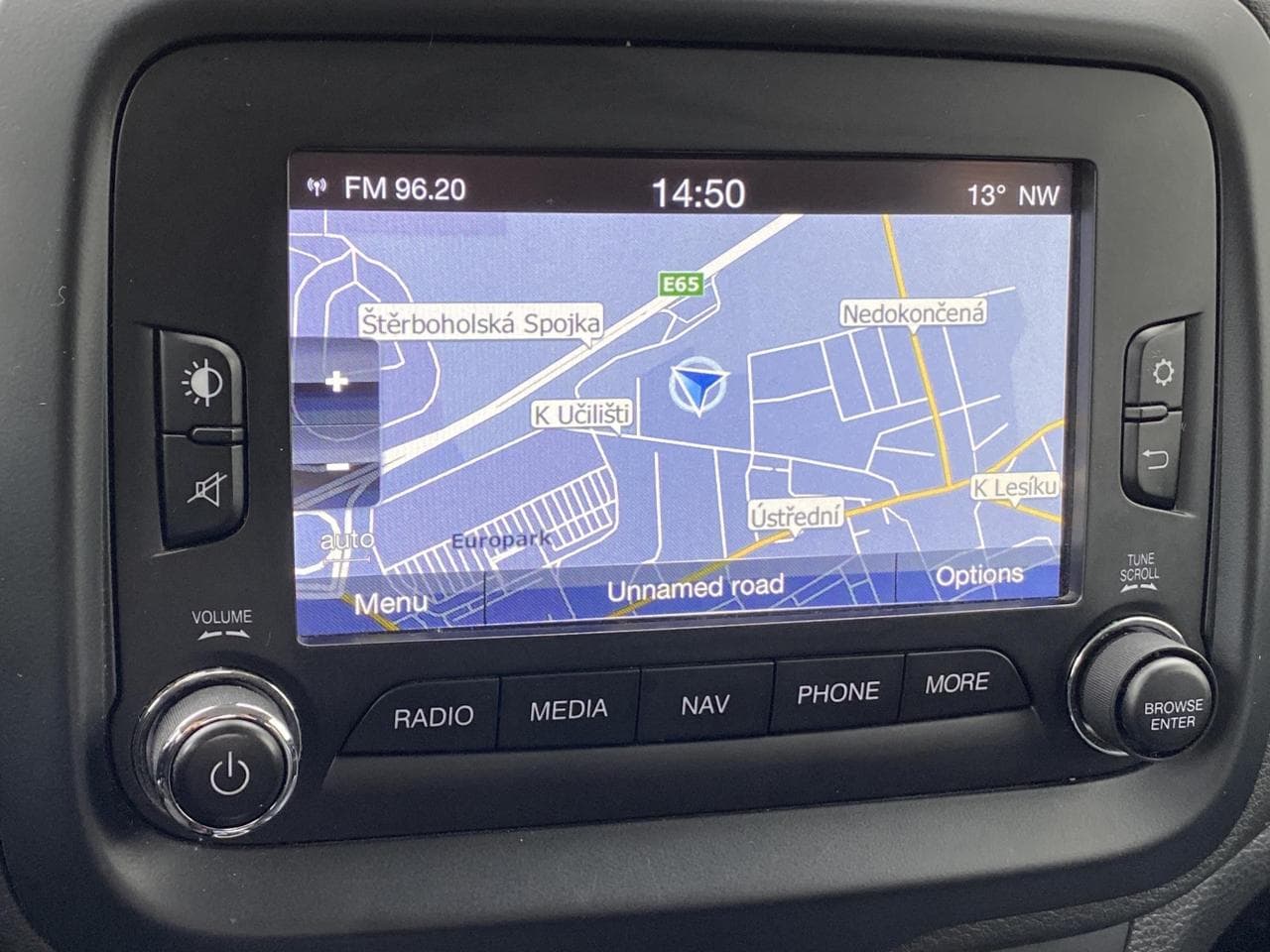 2015 Jeep Renegade - 29