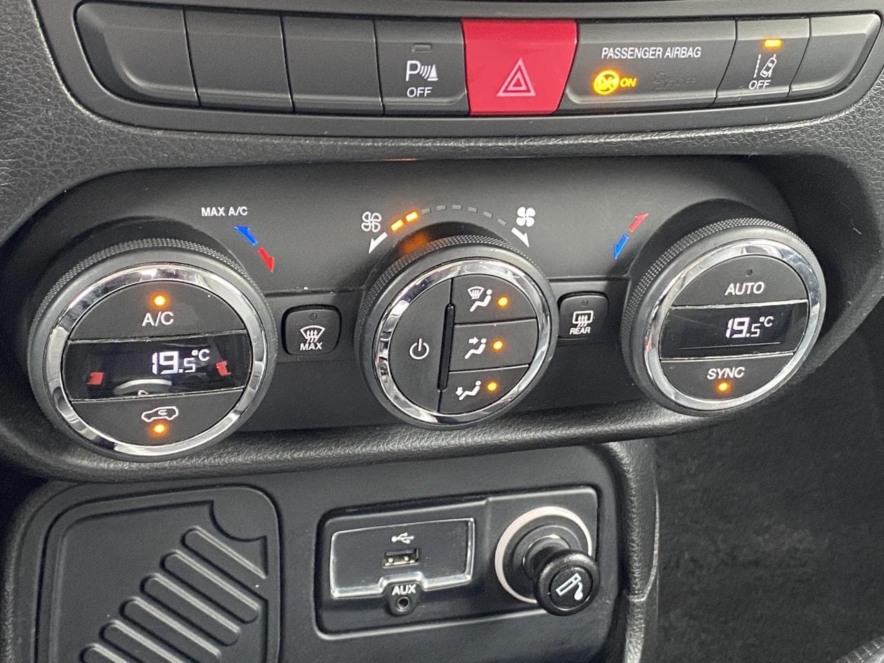 2015 Jeep Renegade - 31