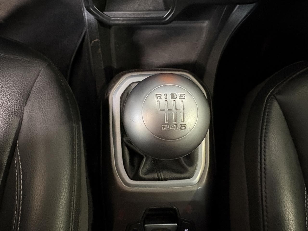 2018 Jeep RENEGADE - 26
