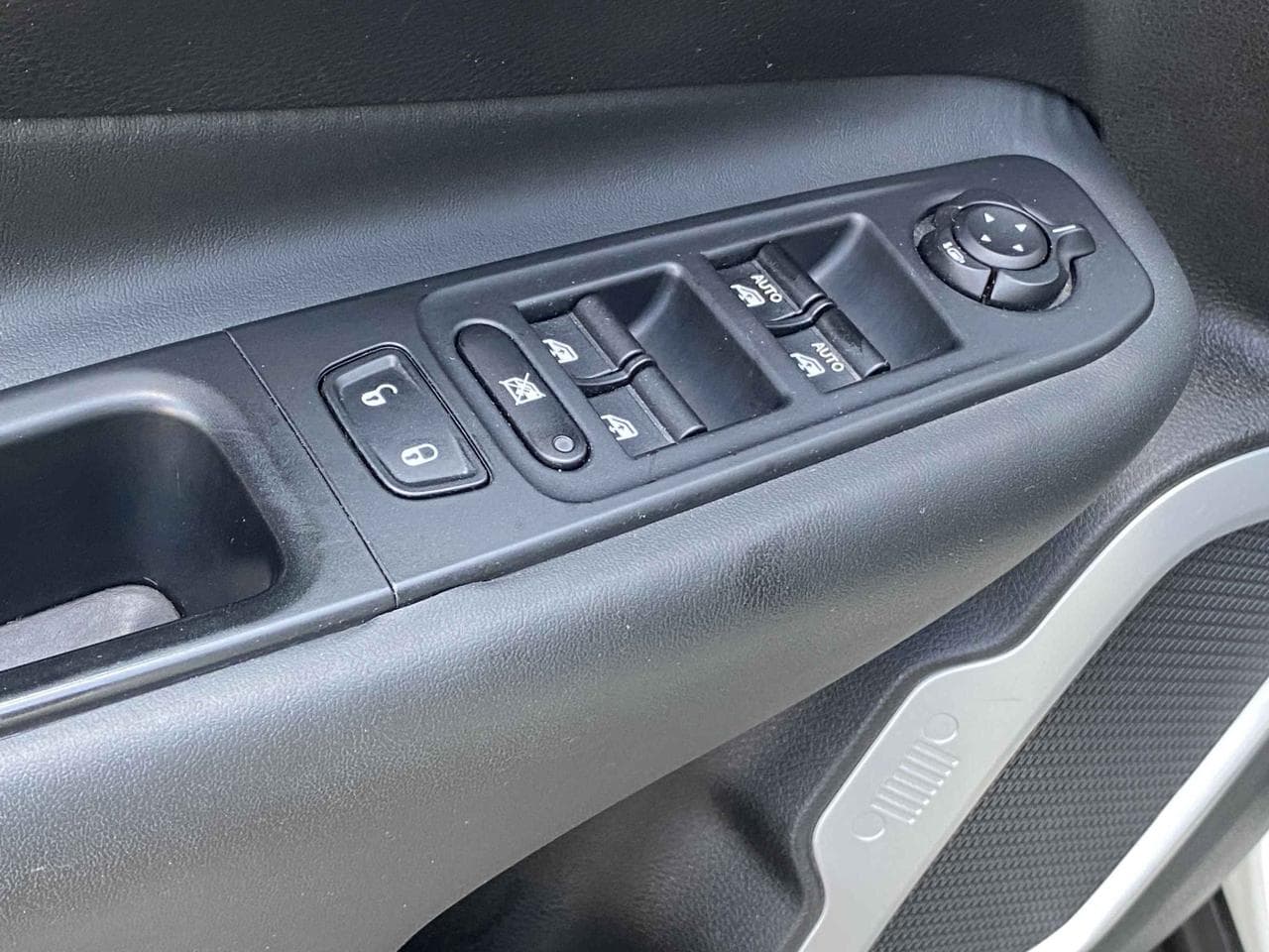 2016 Jeep RENEGADE - 19