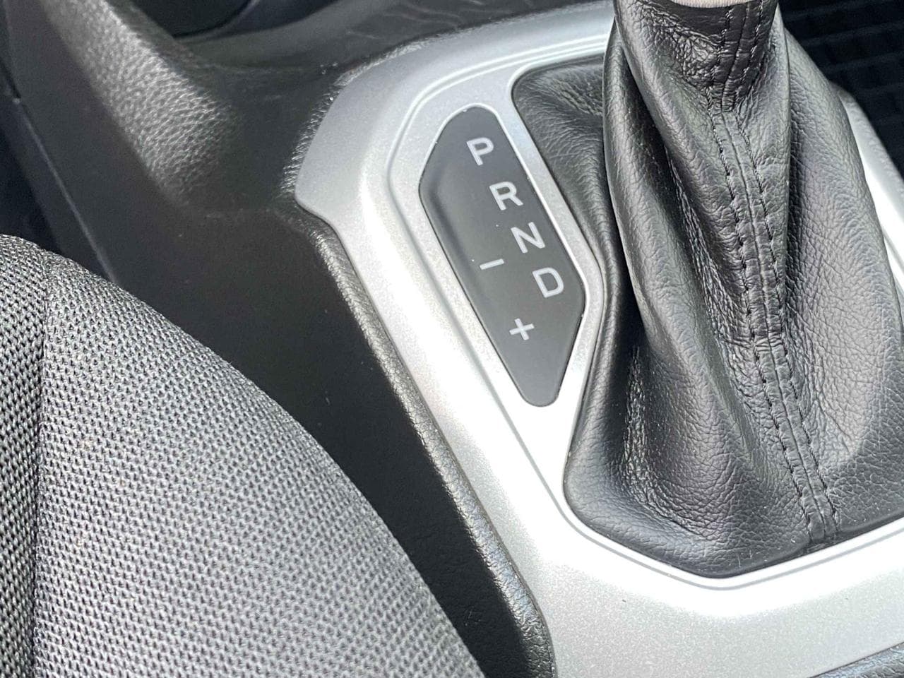 2016 Jeep RENEGADE - 25