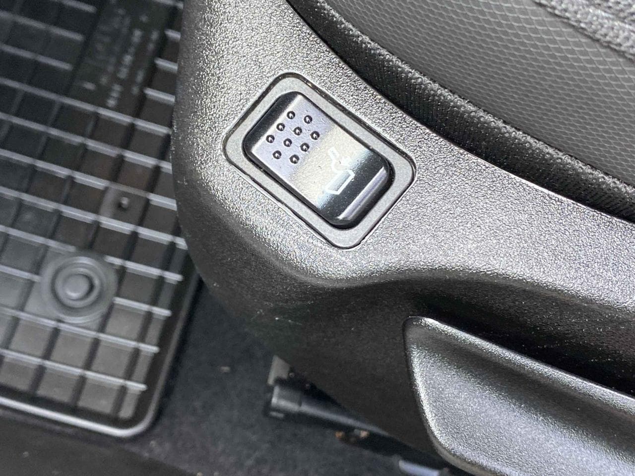 2016 Jeep RENEGADE - 21