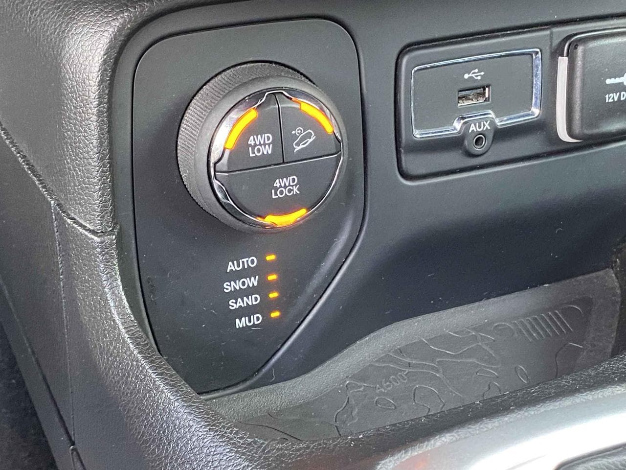 2016 Jeep RENEGADE - 26