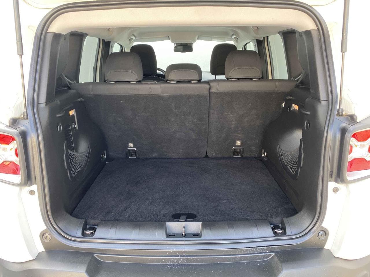 2016 Jeep RENEGADE - 11