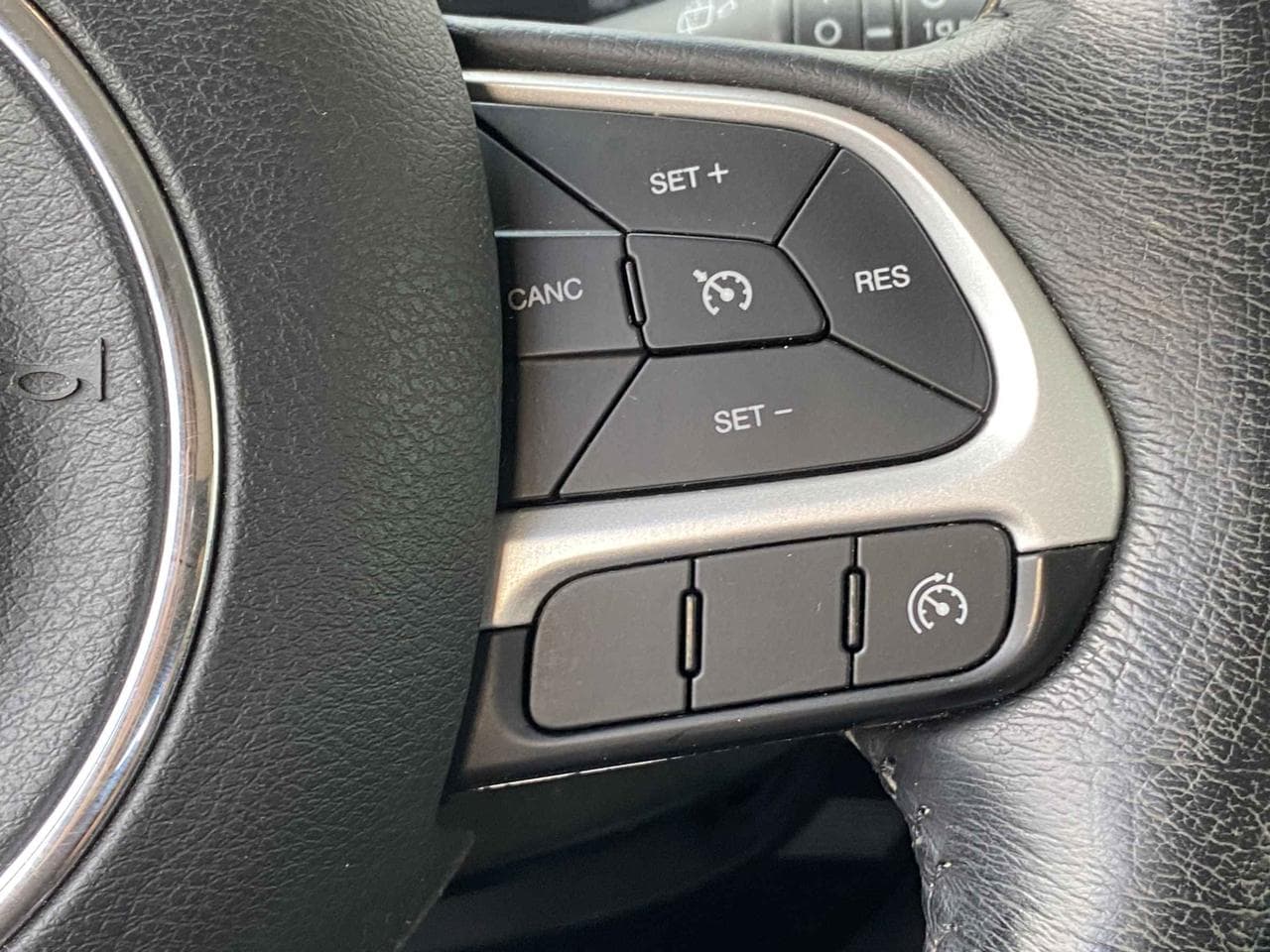 2016 Jeep RENEGADE - 24