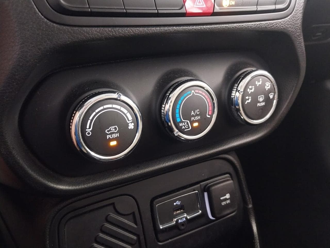 2015 Jeep RENEGADE - 19