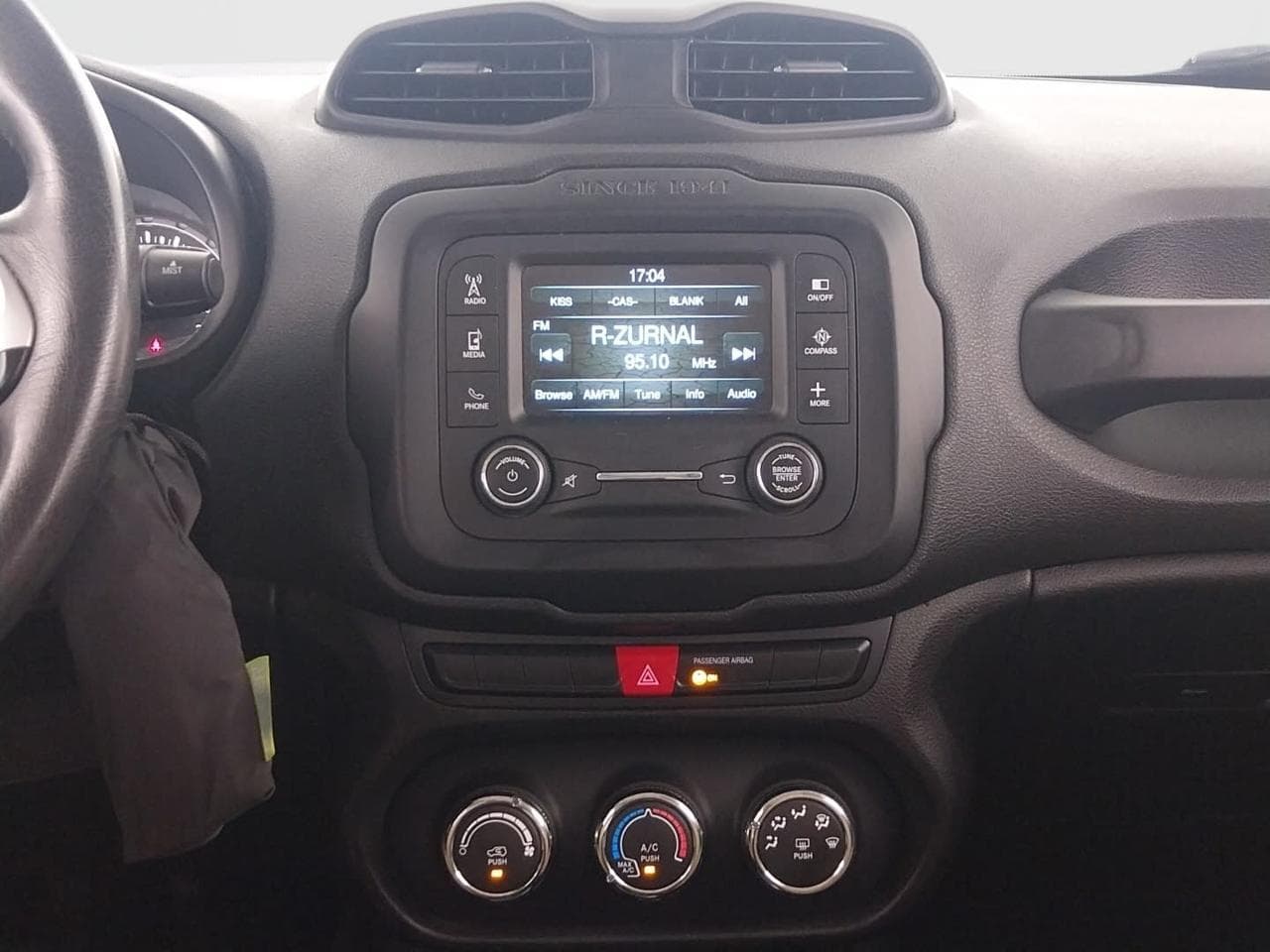 2015 Jeep RENEGADE - 18