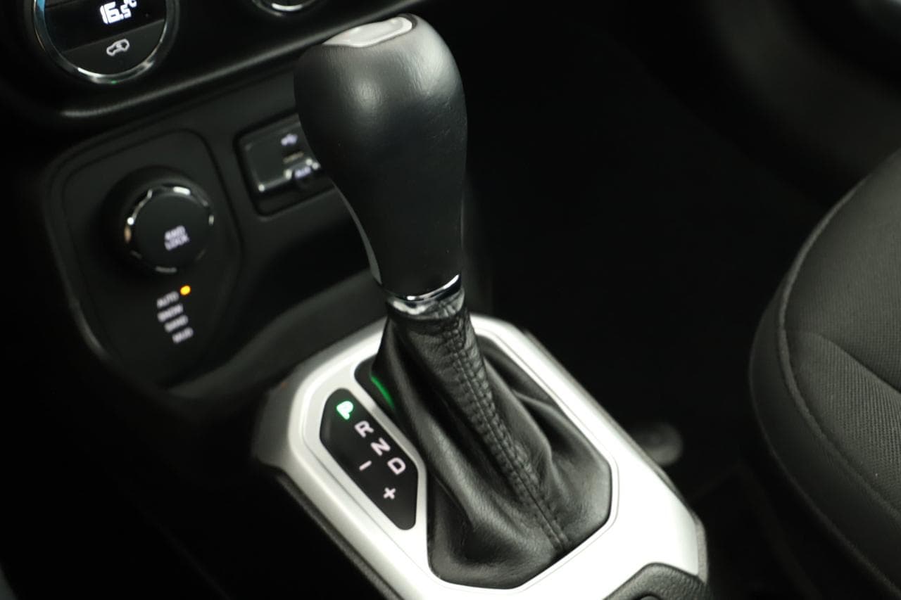 2015 Jeep RENEGADE - 17